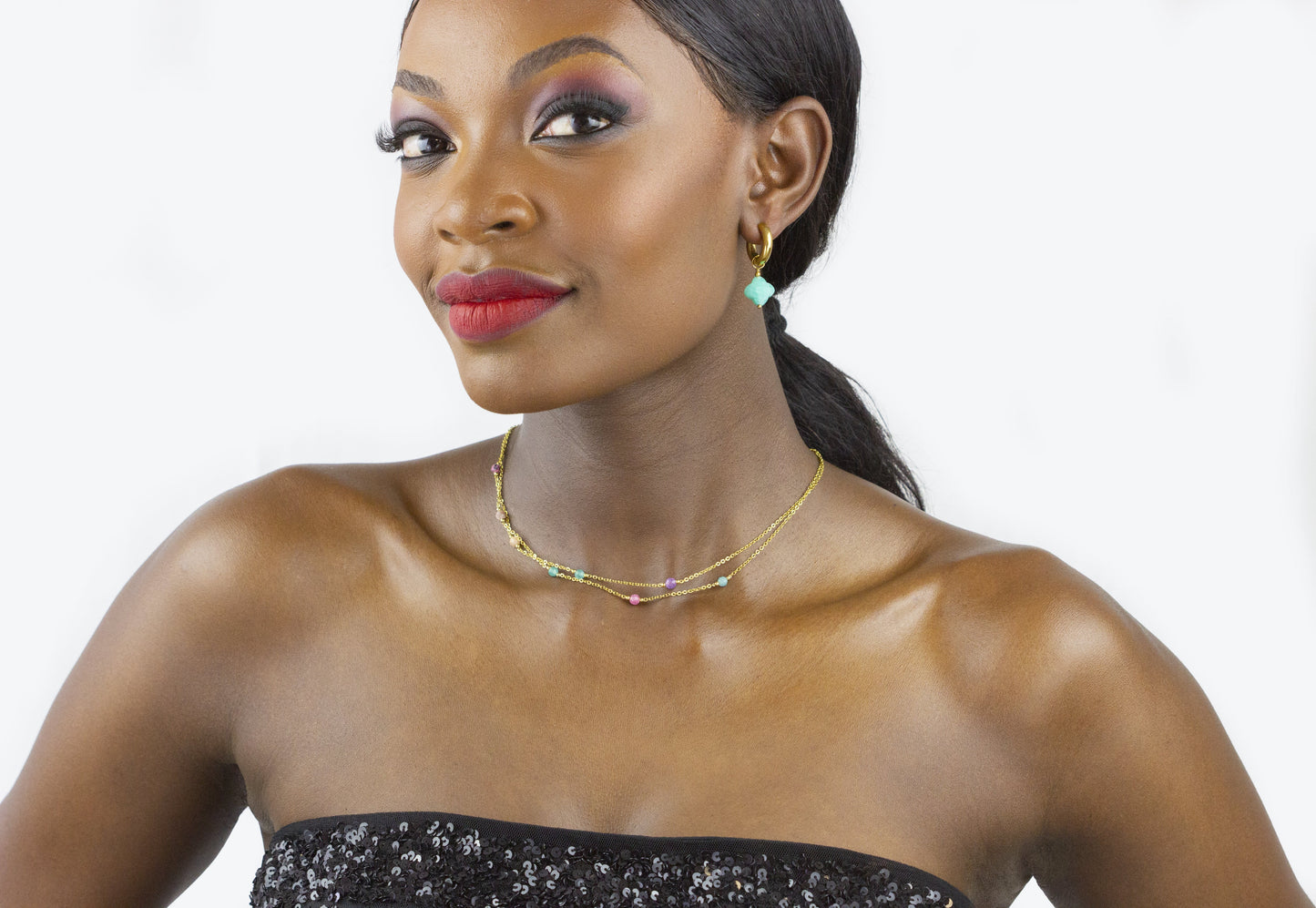 Model displays Dahlia Jewels’ gold chain link bracelet, emphasizing timeless jewelry design. Free delivery in Nairobi.