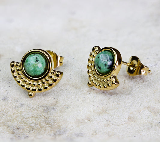 Classic vintage earrings. with a green rund stone set in gold-plated studs.  The studs have a 1920s art deco design.  The earrings are perfect for a night out at a fancy restaurant.  They are available for free delivery within Nairobi. Keywords: jewelry, jewellery.