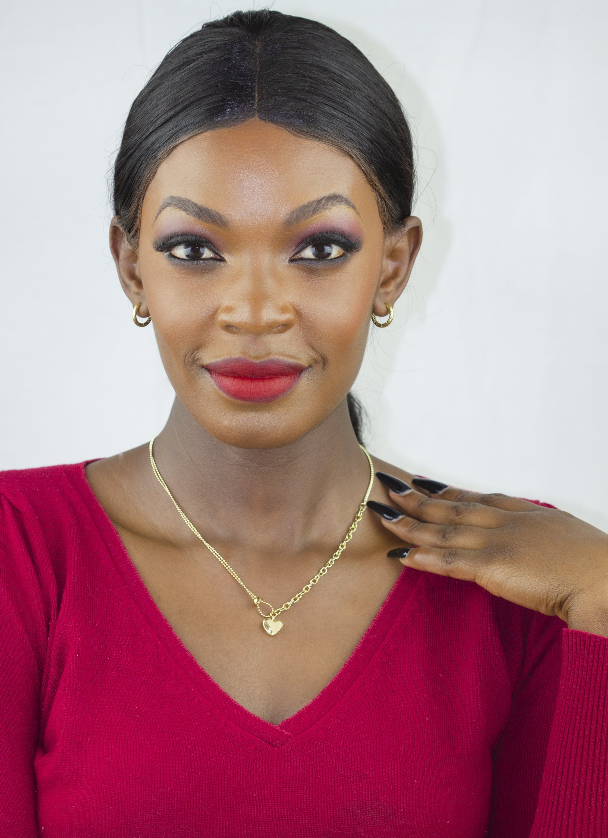 Dahlia Jewels' elegant silver necklace with a unique pendant is the epitome of understated luxury. Free jewelry delivery in Nairobi.